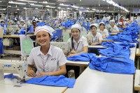 Lao động nữ làm việc tại các công ty may Đài Loan
