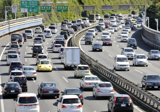 Mật độ ô tô dày đặc tại Nhật Bản chính là một trong những nguyên nhân gây tai nạn